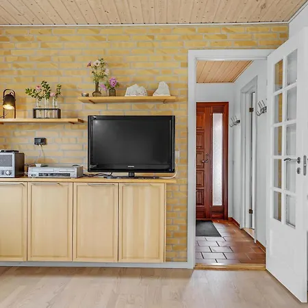 Vakantiehuis Stunning In With Sauna Fåborg