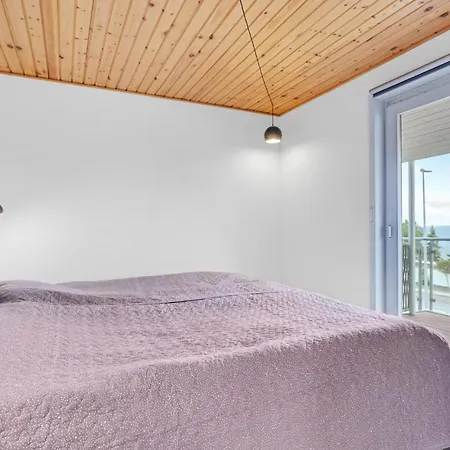 Vakantiehuis Stunning In With Sauna