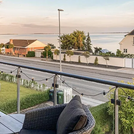 Dom wakacyjny Stunning In With Sauna Fåborg